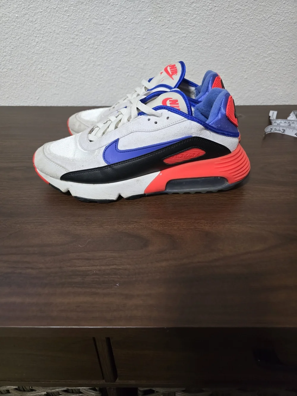 Nike Air Retro White Blue Orange Runner Sneakers